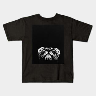 Lioness looking to the light. Kids T-Shirt